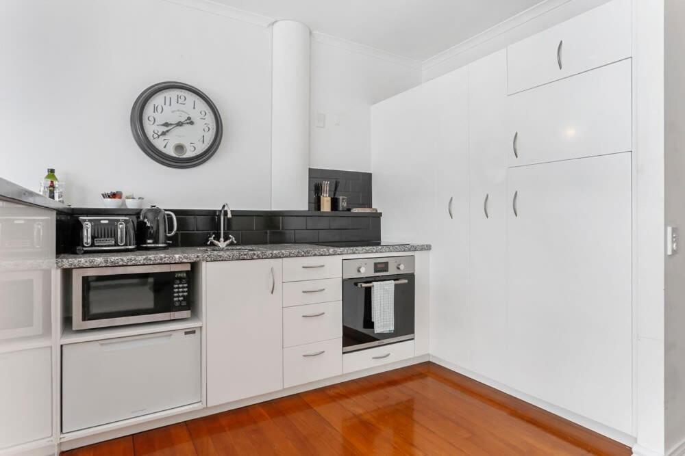 Funky One Bedroom Apartment On Princes Wharf Auckland Exteriör bild